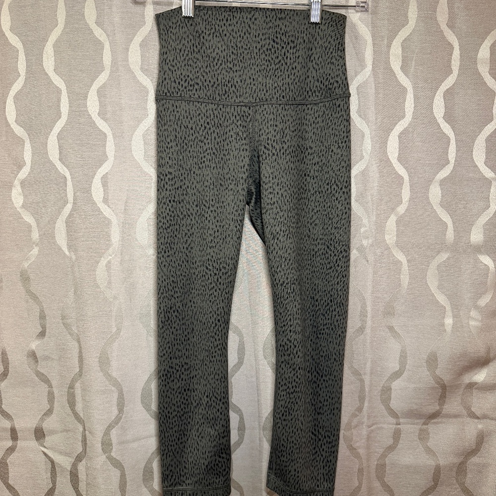 Lululemon Dark Gray Patterned Capri Leggings